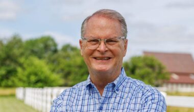 Megachurch pastor Adam Hamilton wins Kansas 11-way Senate primary