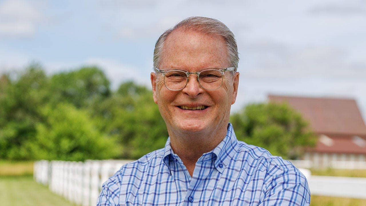 Megachurch pastor Adam Hamilton wins Kansas 11-way Senate primary