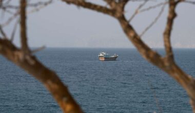 US vows 'economic D-Day' as Iran threatens to halt all oil exports