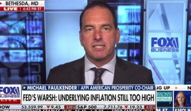 The world has to choose between Iran and the US, former deputy Treasury secretary says