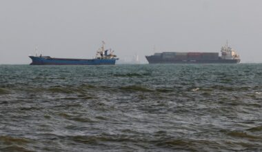 Oil rises over 1% after U.S. forces strike Iran's Larak Island