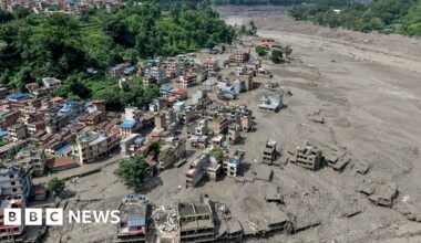 What we know about deadly Nepal-Tibet floods - BBC