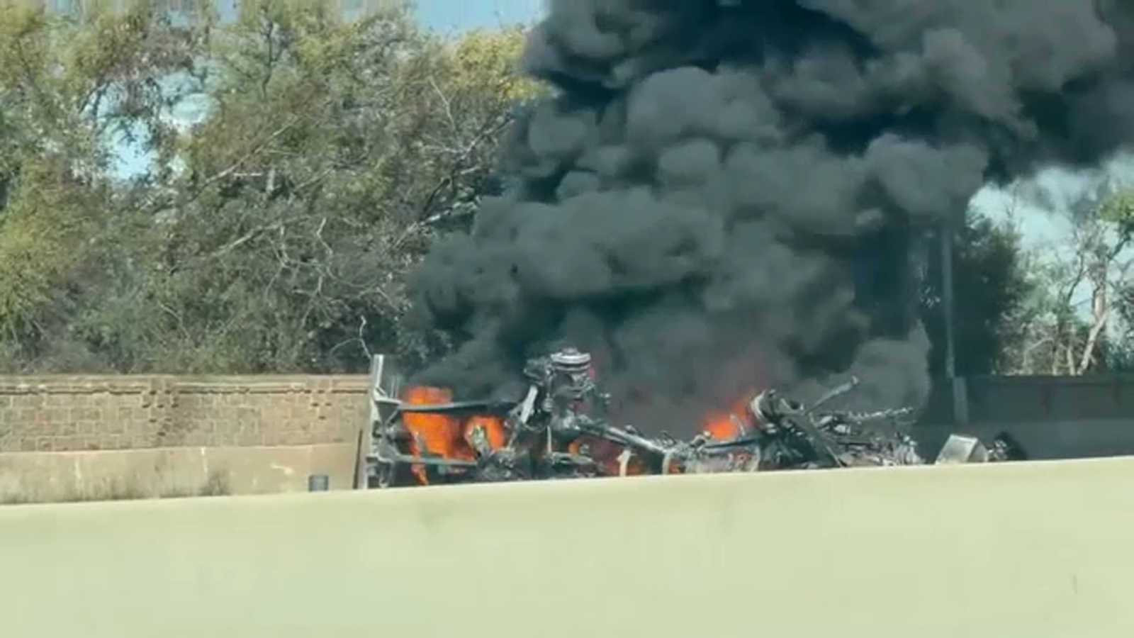 Fuel tanker explodes after Highway 99 crash in Selma