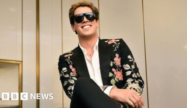 Right-wing commentator Milo Yiannopoulos detained by ICE - BBC