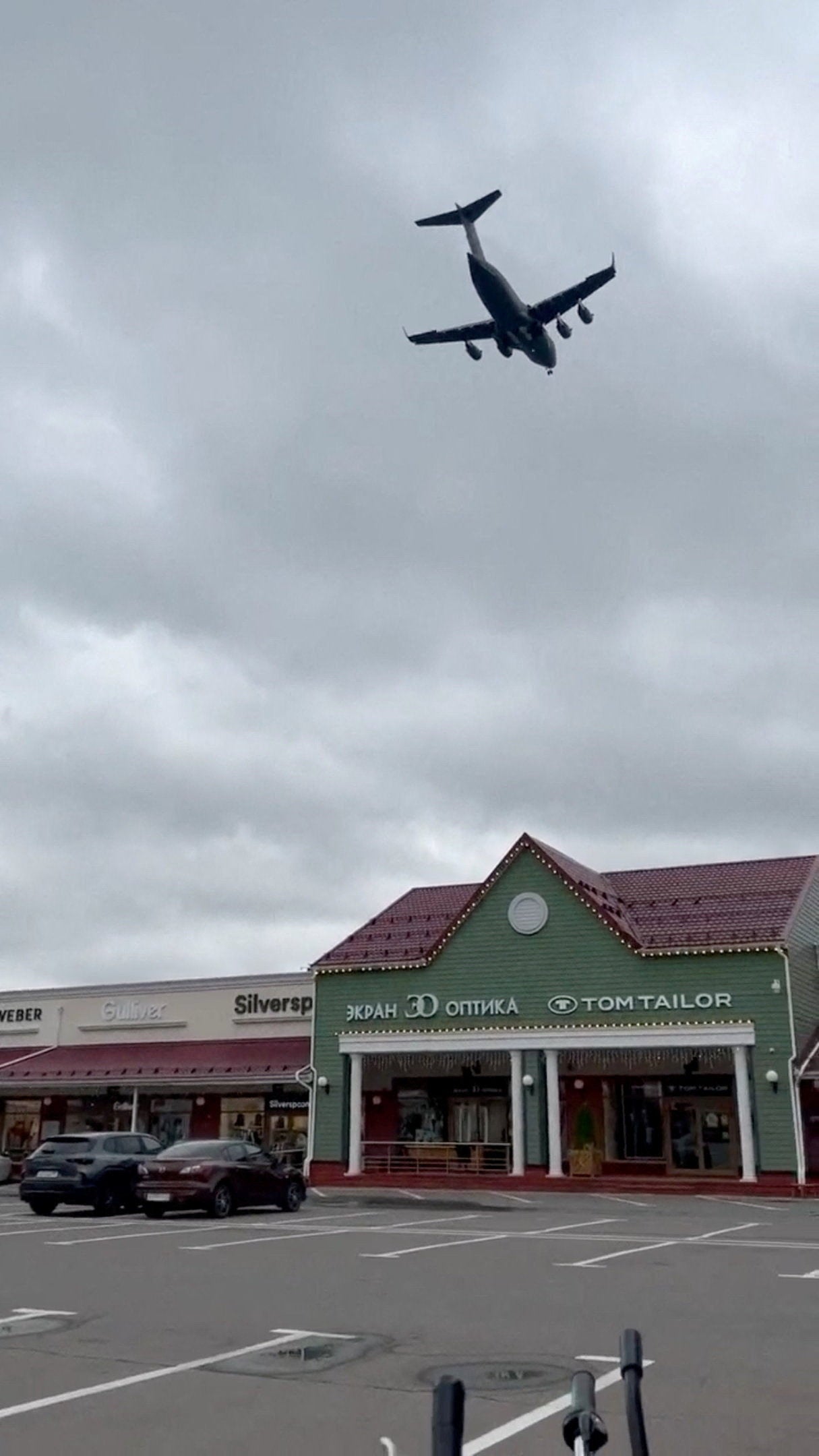 The aircraft as spotted above a store in Moscow