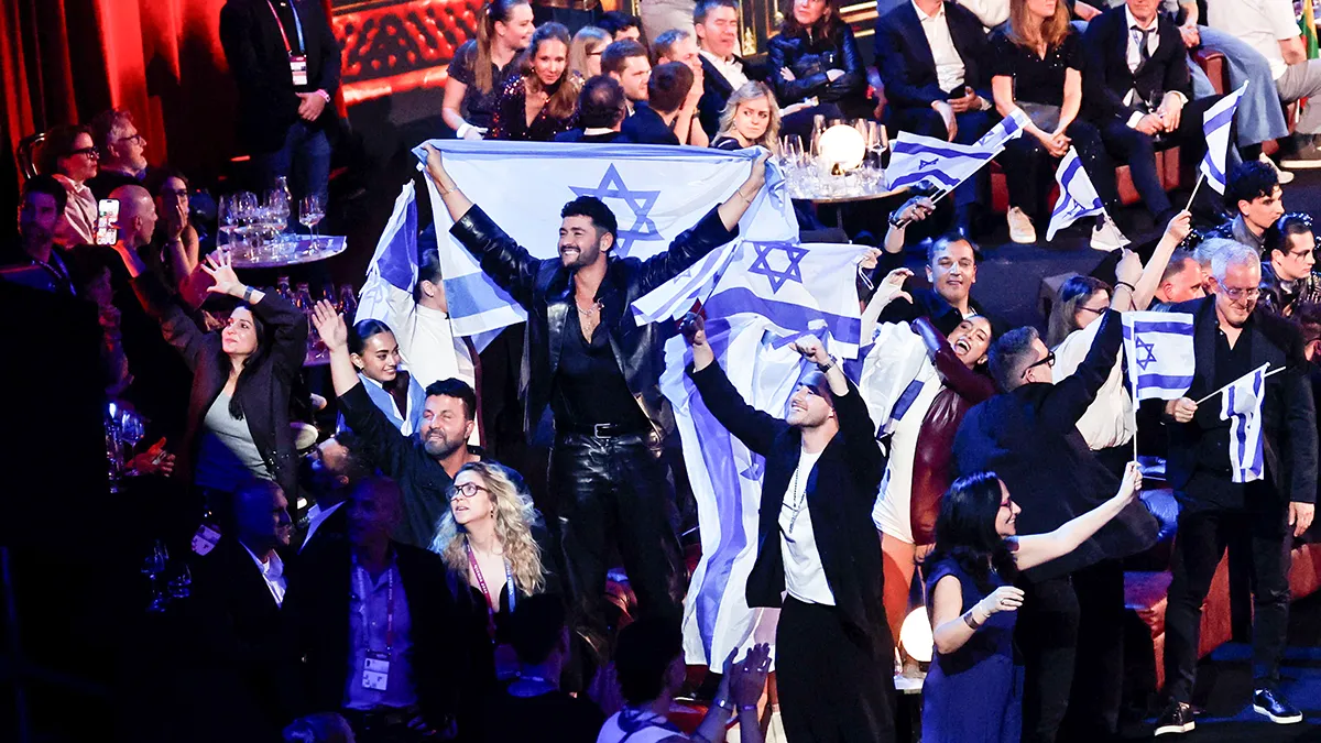 Noam Bettan, en representación de Israel, reacciona tras recibir puntos durante la gran final del Festival de Eurovisión 2026 en Viena, Austria, el 17 de mayo de 2026 - REUTERS/LISA LEUTNER