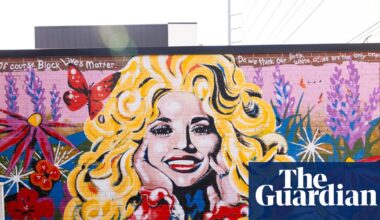 Tennessee governor says he backs airport name change to honor Dolly Parton | Dolly Parton