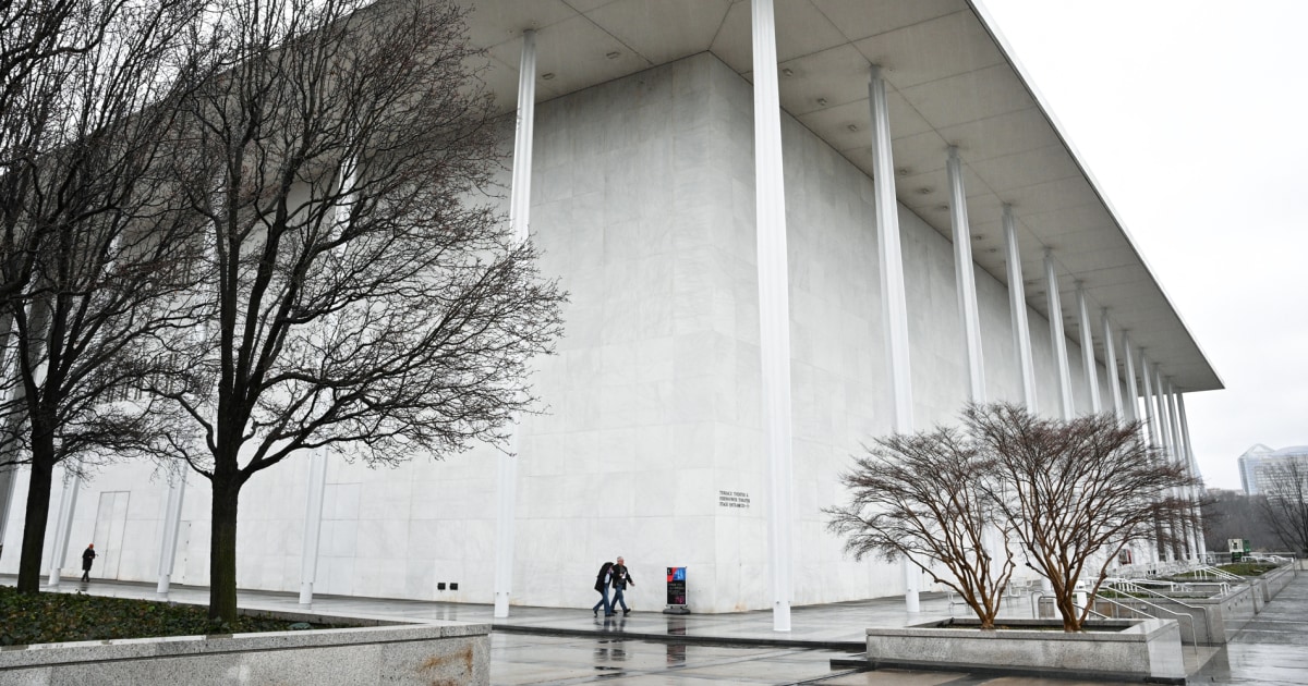 Judge finds Kennedy Center owes musician $250,000 in legal fees