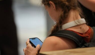 Ottawa wants to block kids from social media. How would age verification work?