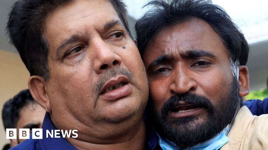 Islamabad PIMS hospital fire: Witnesses say rescue was delayed as blaze killed 14 babies - BBC