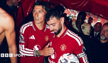 Premier League: Bruno Fernandes scores hat-trick in Man Utd win, Chelsea and Sunderland also win - BBC
