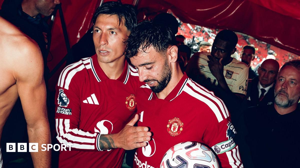 Premier League: Bruno Fernandes scores hat-trick in Man Utd win, Chelsea and Sunderland also win - BBC