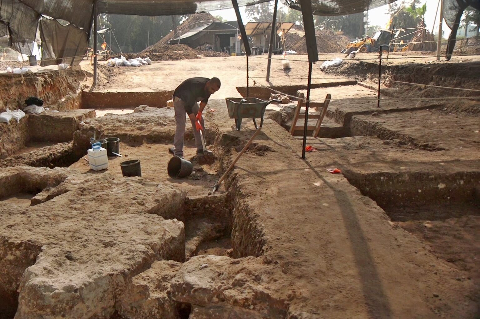 1,300-year-old industrial hub uncovered during bus terminal construction in Ramat Gan