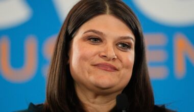 The Cautionary Tale At The Heart Of Centrist Democrats' Primary Woes