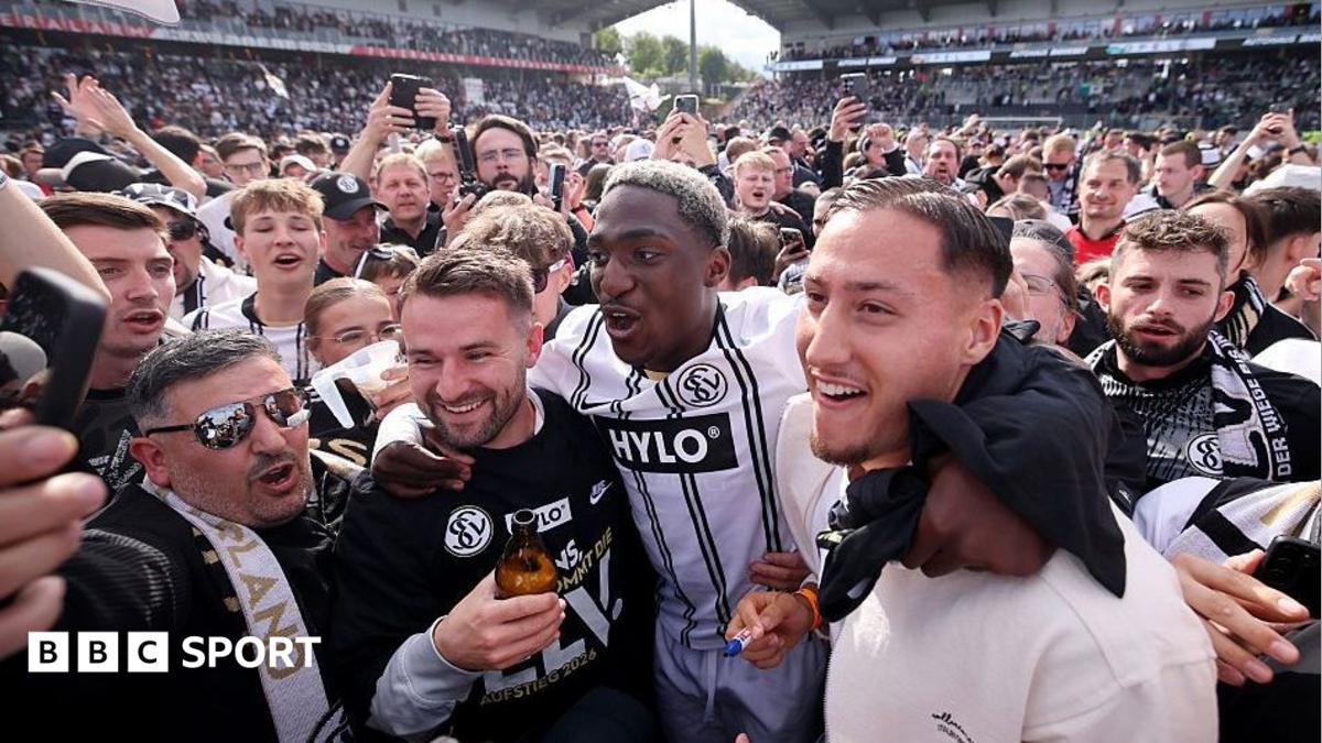 Elversberg celebrate promotion to the Bundesliga