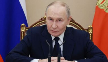 Putin 'plotting to mobilise half-a-million fighters in weeks' | World | News