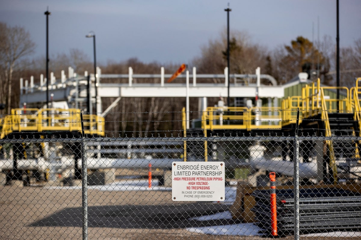 Michigan Supreme Court orders review of permit for Enbridge oil pipeline under Great Lakes