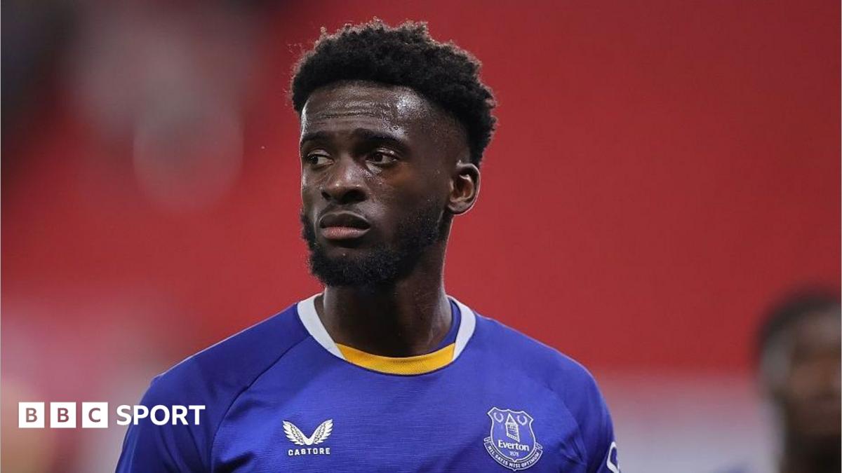 Tim Iroegbunam in Everton's blue shirt
