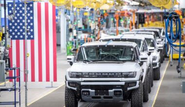 Detroit automakers warn revisions to North American free-trade deal could cost them billions
