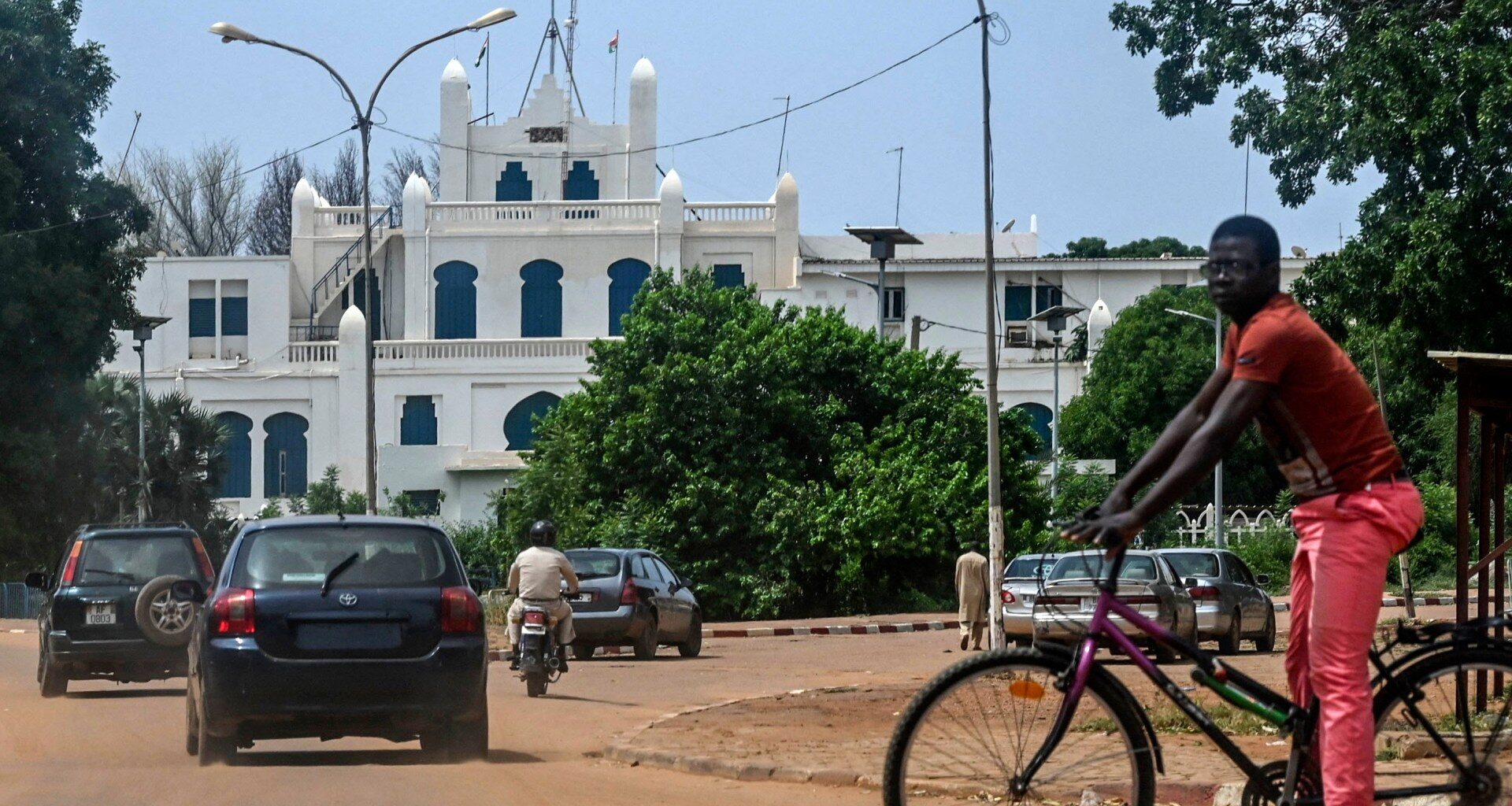 Gunfire, blasts heard in several areas of Niger capital Niamey | Armed Groups News