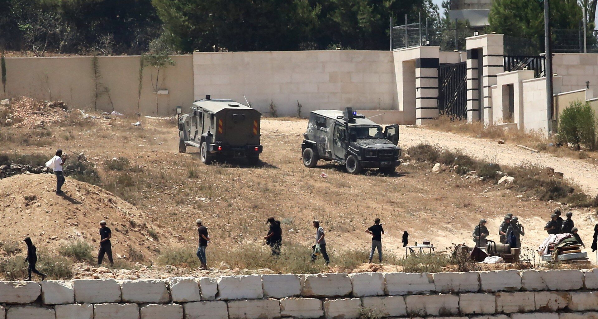 Israeli forces block activists from reaching besieged Qusra families | Israel-Palestine conflict News