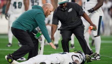 Eagles’ Ja’Quinden Jackson taken off in ambulance, has full movement in extremities