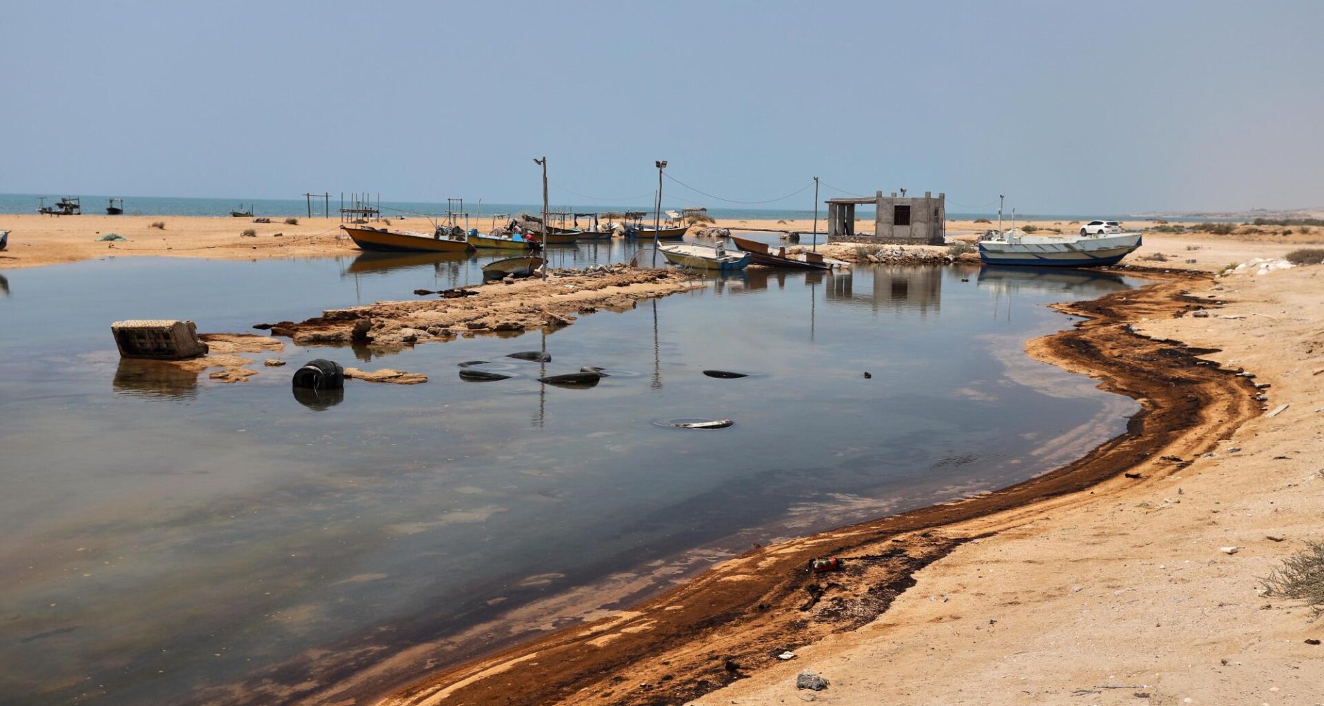 2 UAE tankers attacked in Strait of Hormuz, more Mideast news