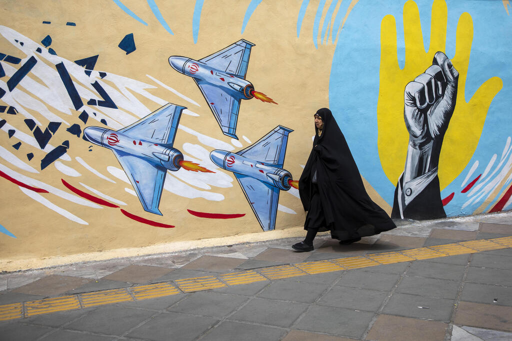 Graffiti in Tehran (Photo: Majid Saeedi/Getty Images) גרפיטי נגד ישראל בטהרן