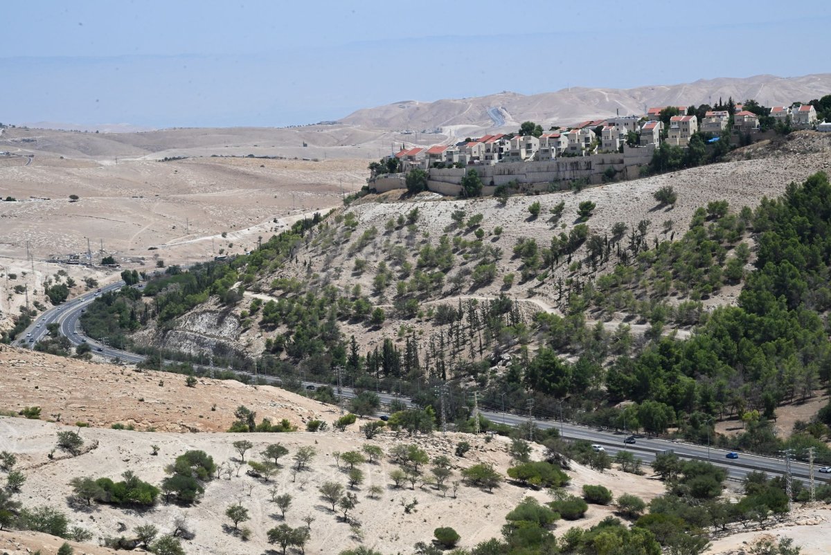 Countries condemn Israel's E1 settlement tender in West Bank