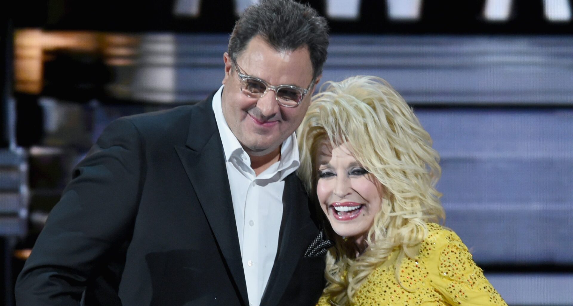 Good Luck Holding It Together as Vince Gill and Lainey Wilson Sing an Emotional Tribute to Dolly Parton