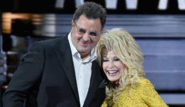 Good Luck Holding It Together as Vince Gill and Lainey Wilson Sing an Emotional Tribute to Dolly Parton