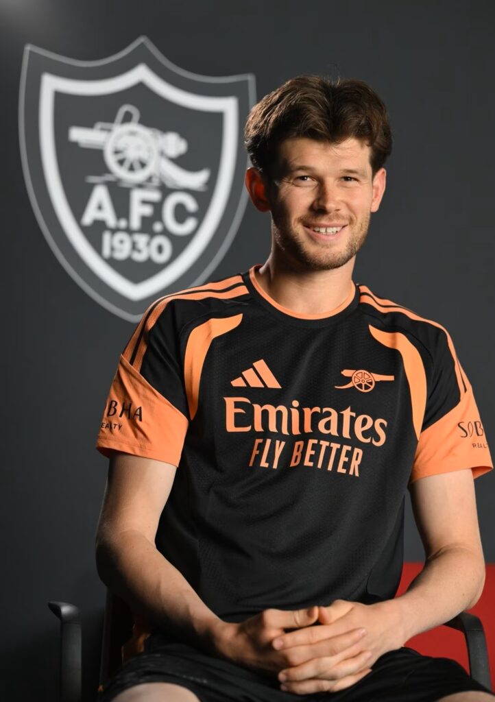 Illan Meslier signing for Arsenal (Photo via Arsenal.com)