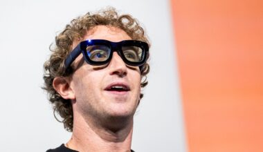 Mark Zuckerberg wearing smart glasses