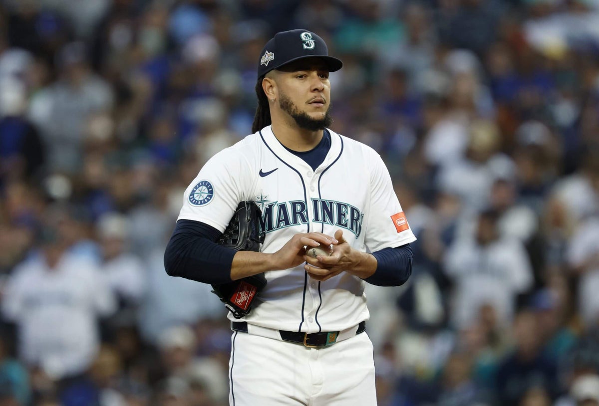 Mariners add a real prospect while shedding Luis Castillo’s salary