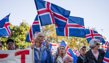 Voters in Iceland reject a proposal to restart talks to join the European Union