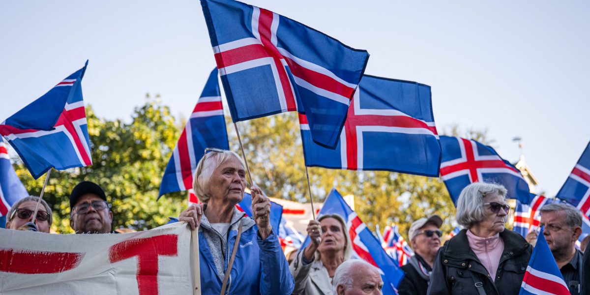 Voters in Iceland reject a proposal to restart talks to join the European Union