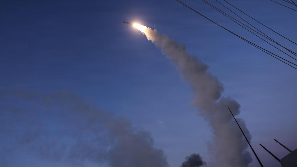 A Tomahawk missile was fired from a US destroyer (Photo: AFP / US NAVY and US CENTRAL COMMAND / Handout) טיל טומהוק נורה מהמשחתת האמריקנית תומאס הונדר