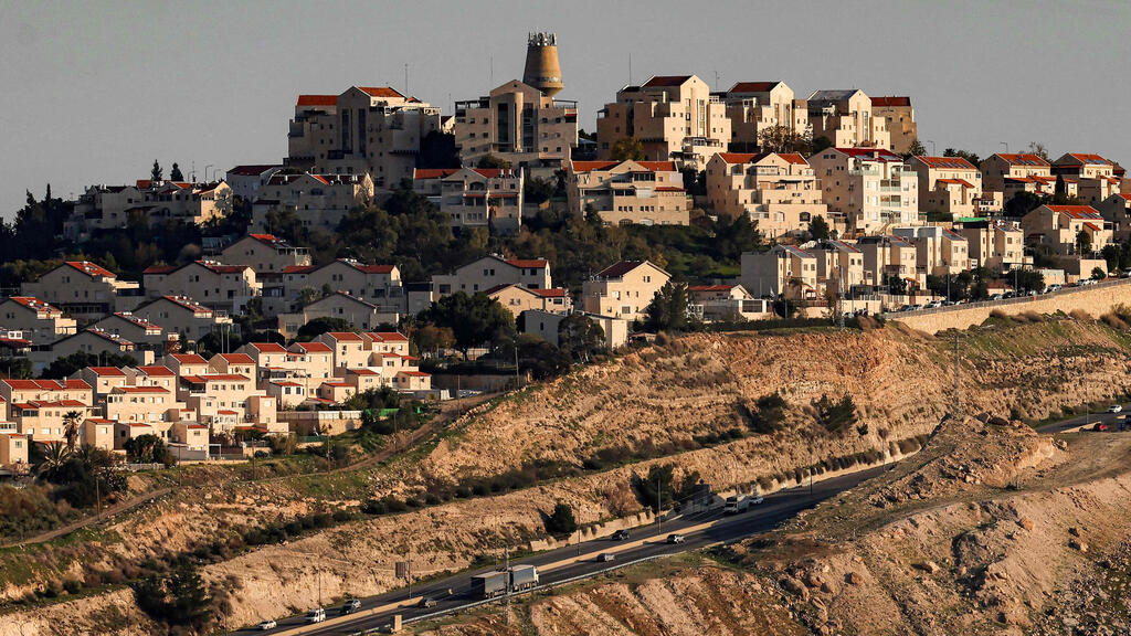 Maale Adumim and hte E1 area (Photo: Ahmad Gharabli/ AFP) מעלה אדומים