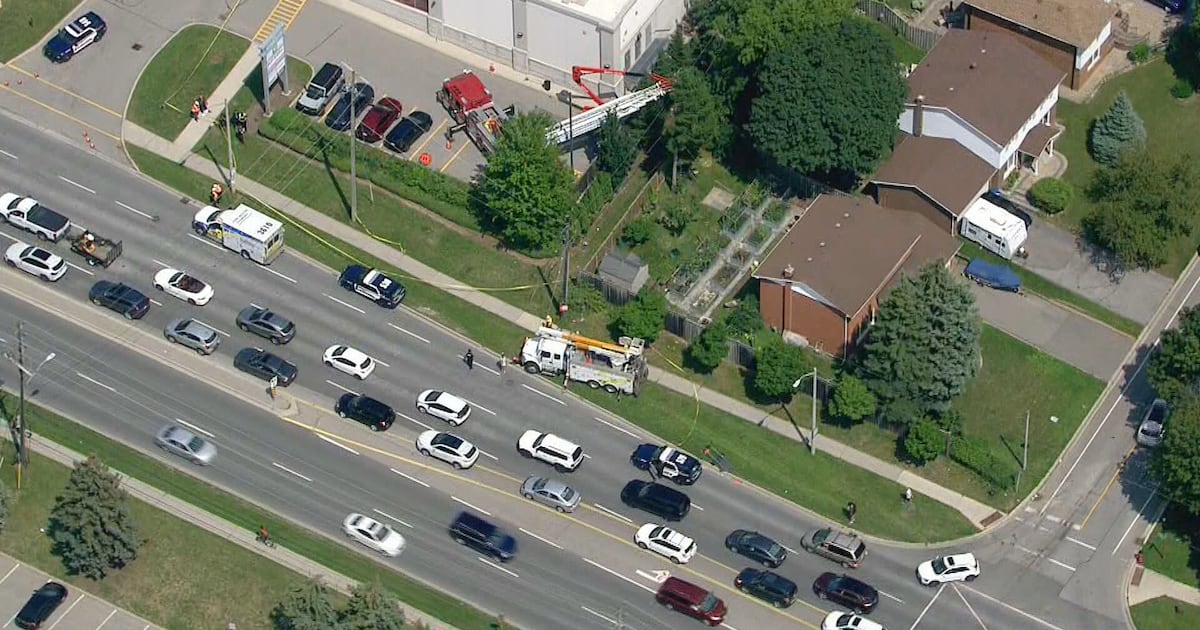 Markham collision leaves 1 dead, causes large power outage