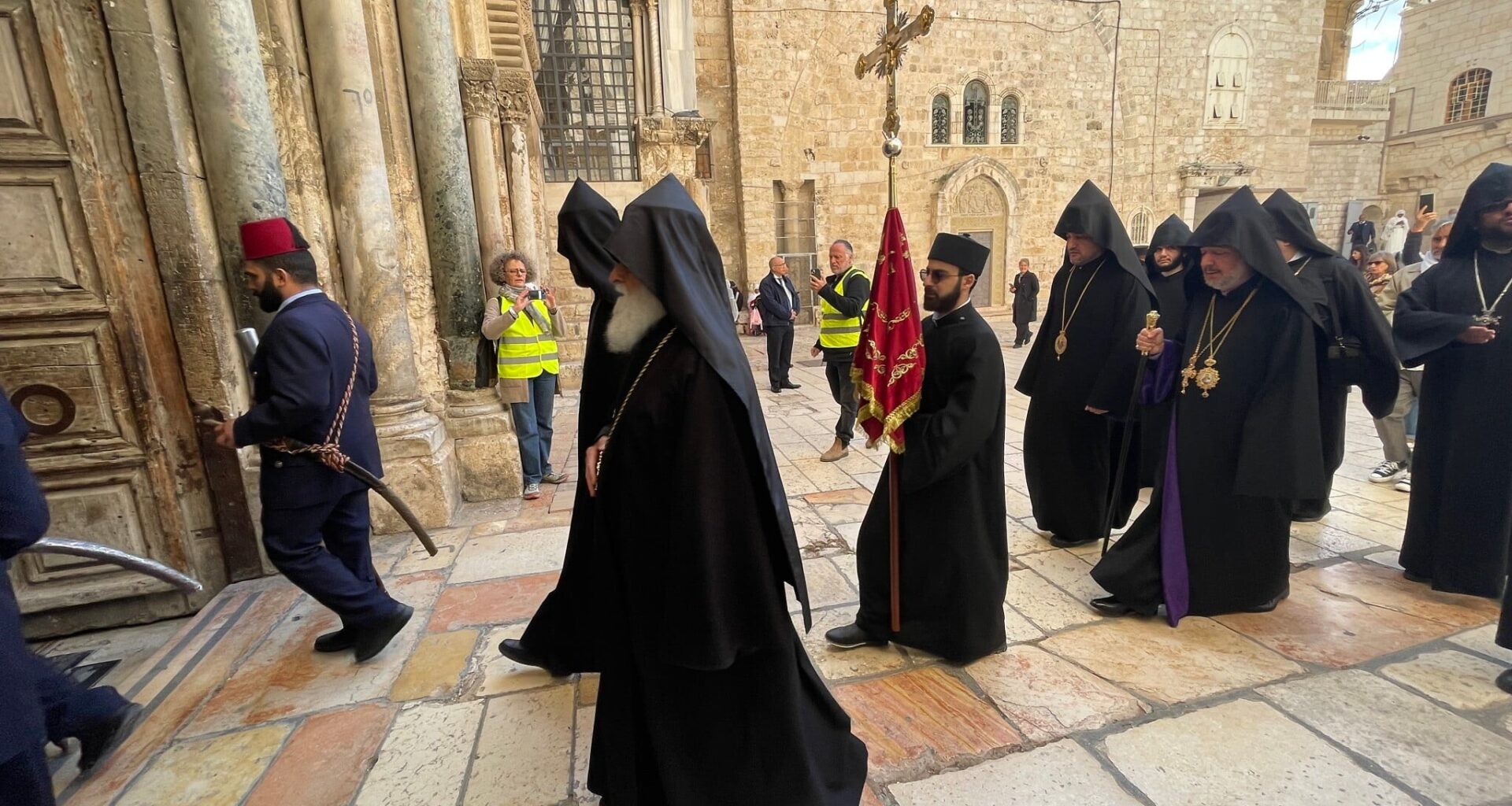 Foreign Ministry, Huckabee pan WSJ report on harassment of Christians in Israel