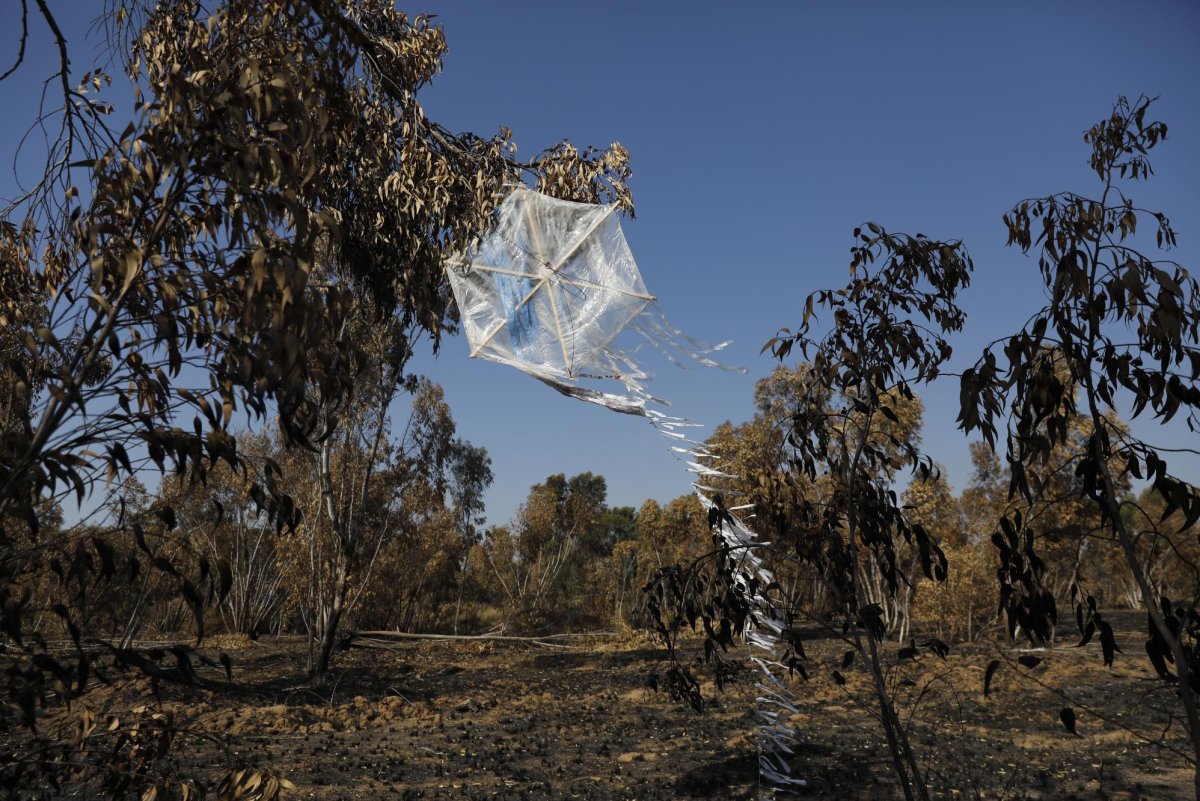 Netanyahu, Katz issue threat to Hamas over kites landing in Israel