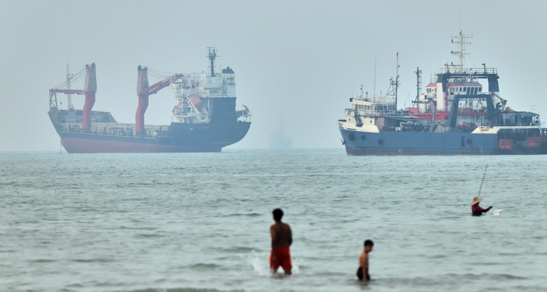 Cargo ship reports being struck in Strait of Hormuz as US, Iran claims about talks diverge – Orlando Sentinel