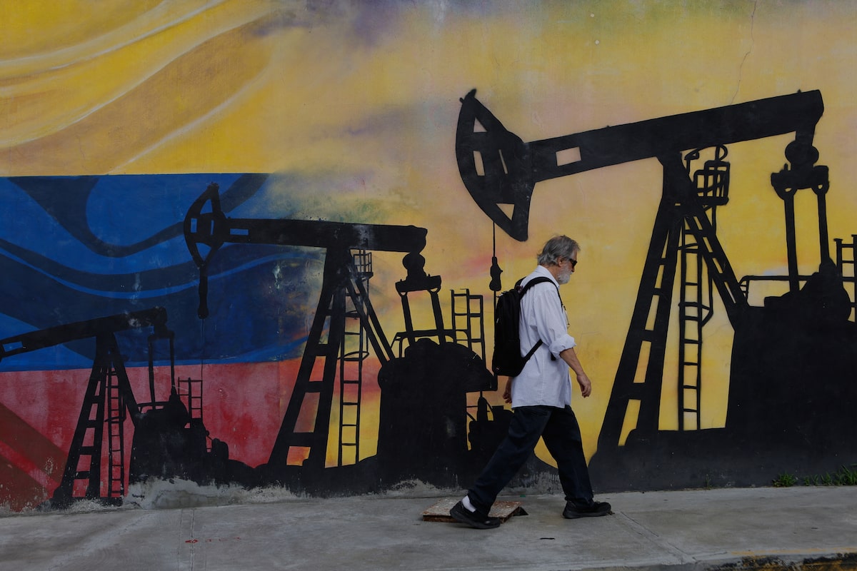 Trump flaunts Venezuela oil deal as warning to Canada