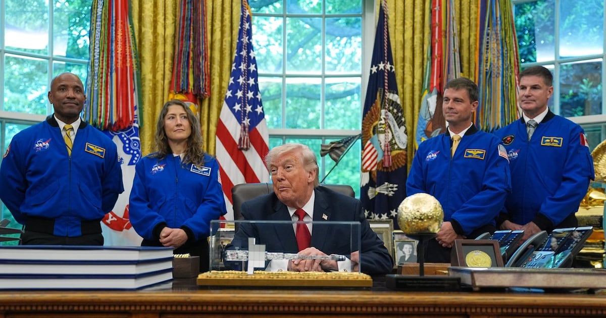 Jeremy Hansen becomes first non-NASA astronaut to receive U.S. Space Medal of Honor - CTV News