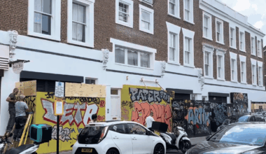Residents board up their properties ahead of Notting Hill Carnival - London Evening Standard