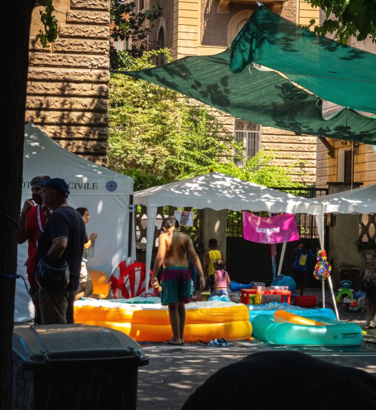 SpinTime_Manda_06 — Children play in inflatable pools in the area set aside for them at the sit-in, as temperatures pass 40C, Rome, August 6, 2026.