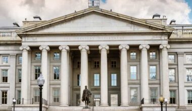 Treasury Yields Fall, Gold Rises On Bessent's $1 Trillion Warning