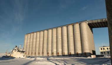 Ice-strengthened ships, warming climate would make year-round shipping possible in Hudson Bay, studies show