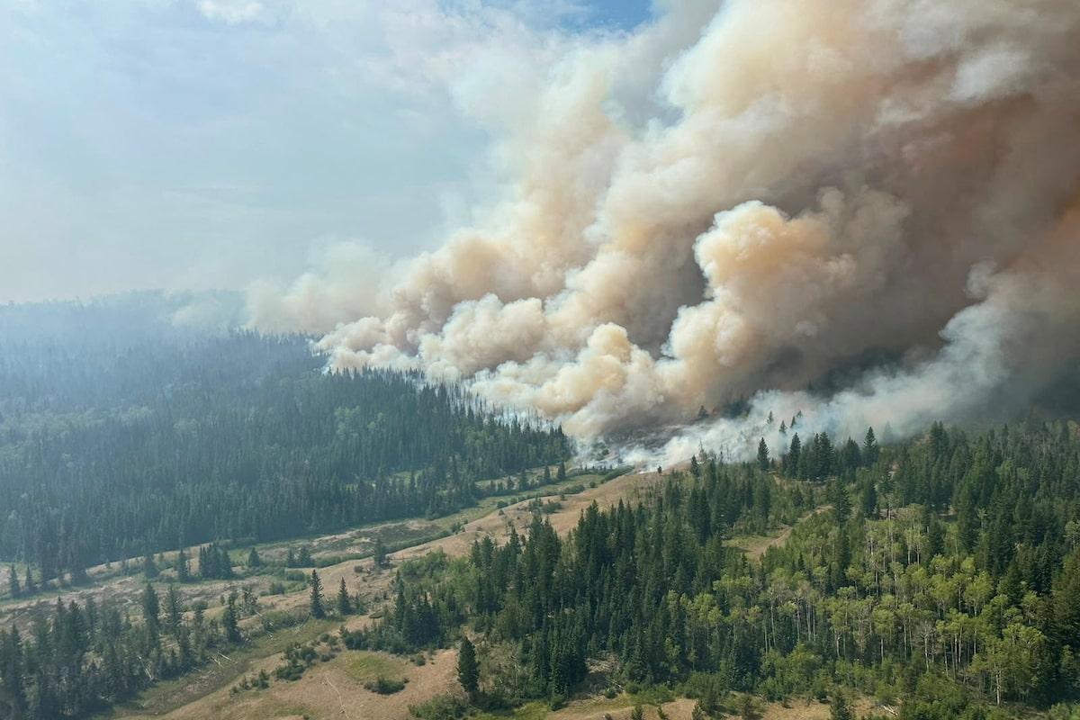Crews hold back wildfire that threatened fringes of Metro Vancouver as B.C. continues to battle blazes