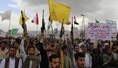 Iran-backed Houthi rebels renew attacks on port city, more Mideast news